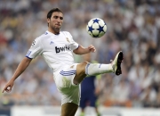 开云体育官方网站-迈凯伦鏖战阿斯顿马丁，塞恩斯带队取胜，策略与勇气的双重奏