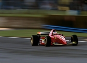 开云体育直播-赛道与球场，速度与激情的双重奏