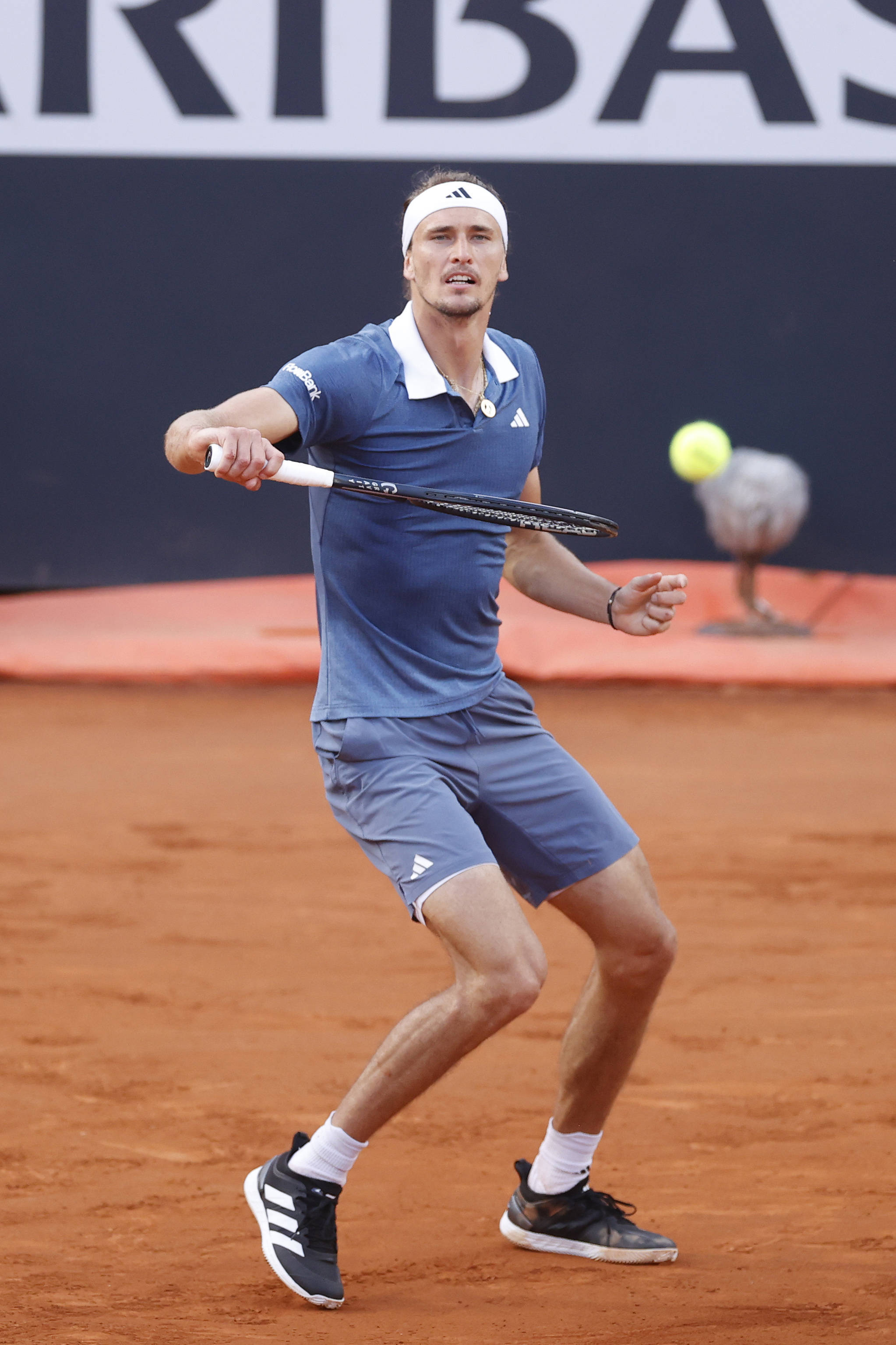 包含意大利网球队鏖战西班牙网球队,兹维列夫统治全场的词条 包含意大利网球队鏖战西班牙网球队,兹维列夫统治全场的词条