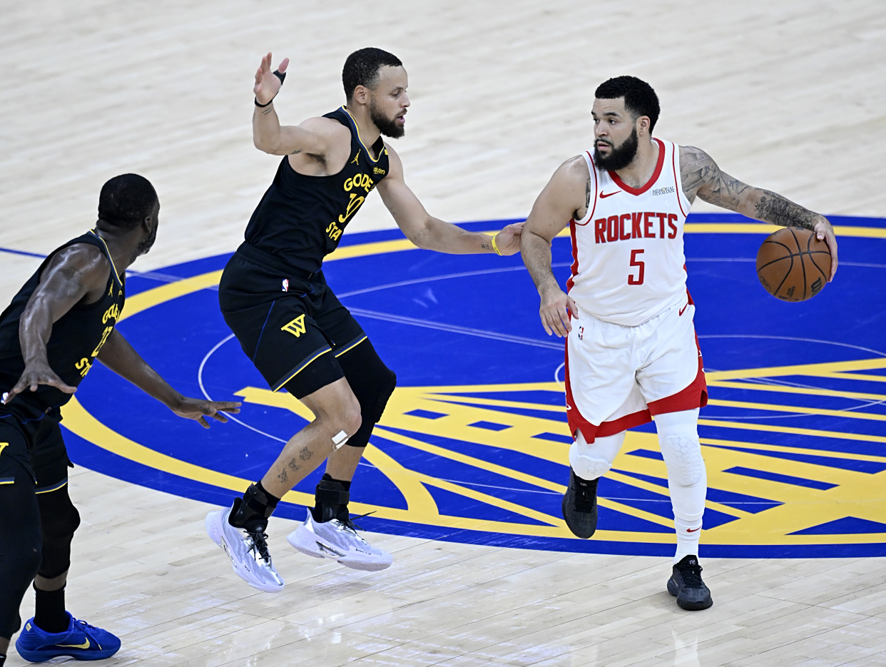 包含美国男篮横扫掘金,布克关键制胜的词条 包含美国男篮横扫掘金,布克关键制胜的词条