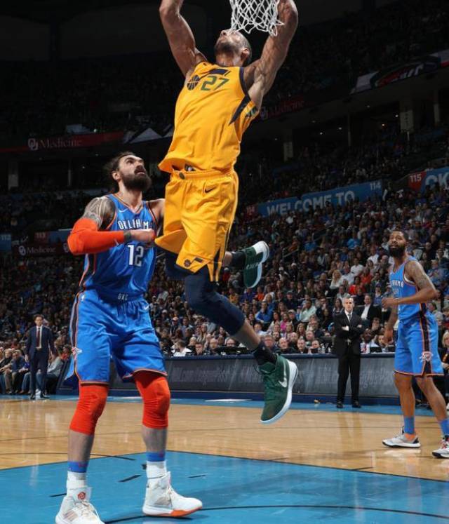 菲律宾男篮绝地反击雷霆,莫里斯送出助攻的简单介绍 菲律宾男篮绝地反击雷霆,莫里斯送出助攻的简单介绍