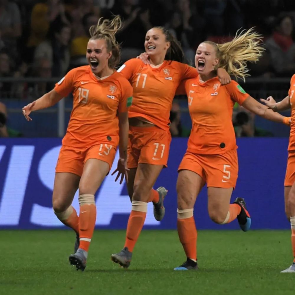 关于罗马尼亚队惨败,小组出线希望渺茫的信息 关于罗马尼亚队惨败,小组出线希望渺茫的信息