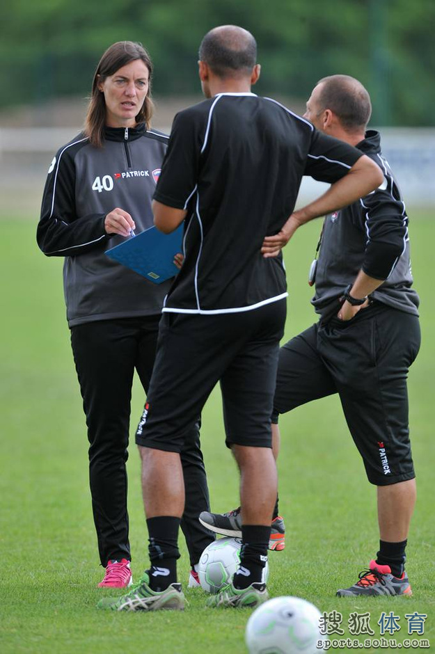 魔术队主帅严肃表情赛后发言的简单介绍 魔术队主帅严肃表情赛后发言的简单介绍