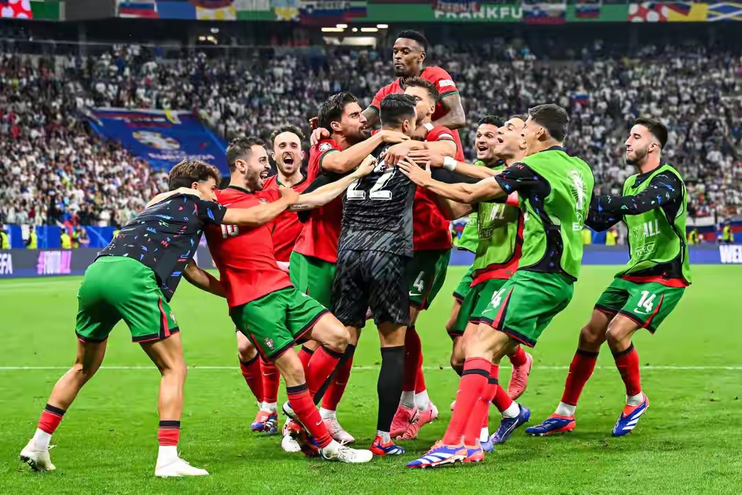 集锦:法兰克福主场击败对手,追逐前列球队的简单介绍 集锦:法兰克福主场击败对手,追逐前列球队的简单介绍