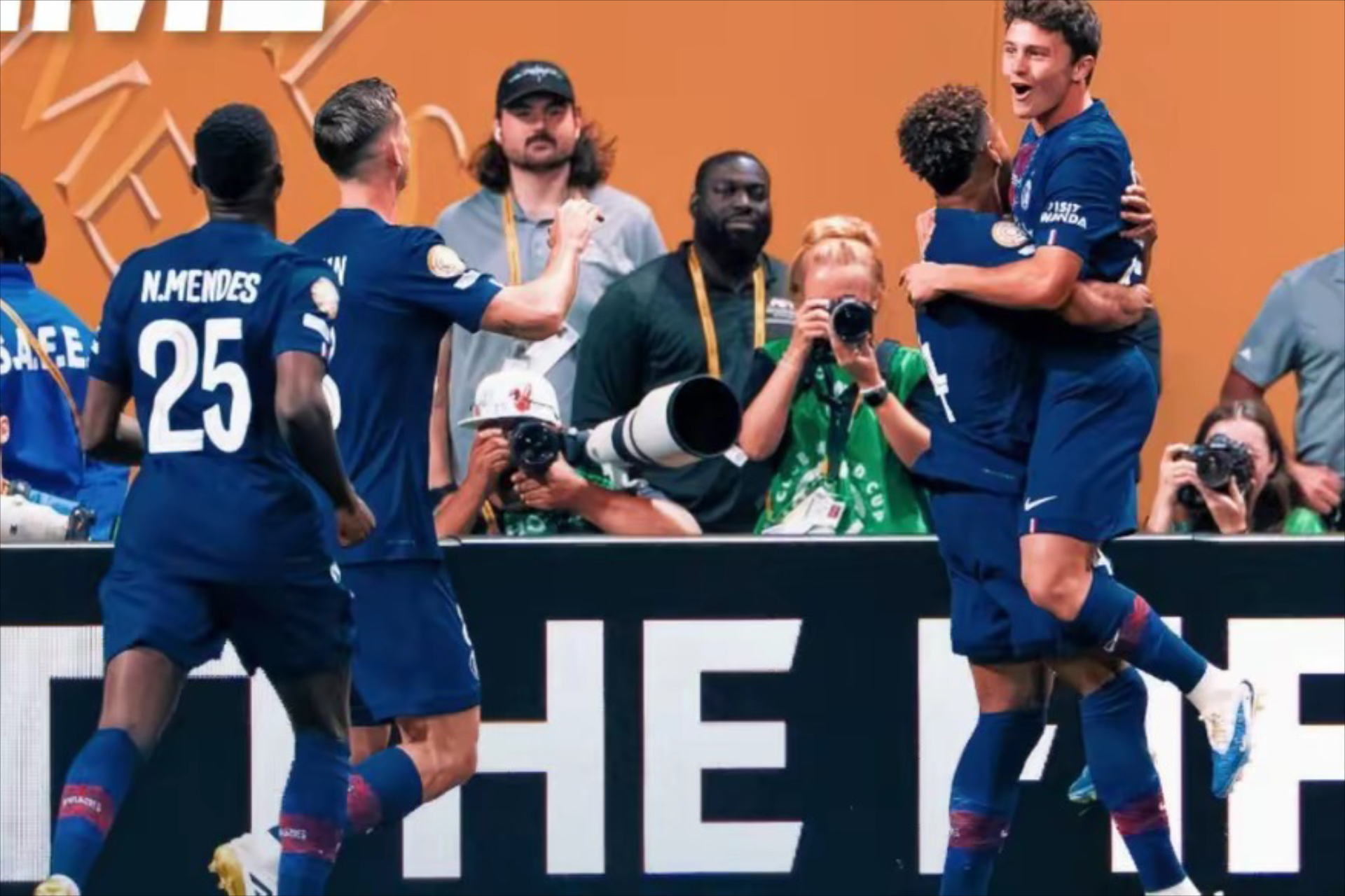 德国队轻取法国队，黄鸭组合统治全场的简单介绍